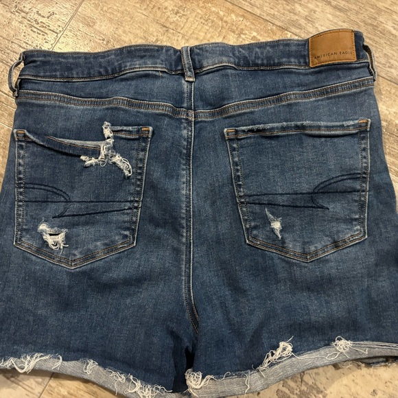 AE Shorts ✨ - Picture 2 of 4